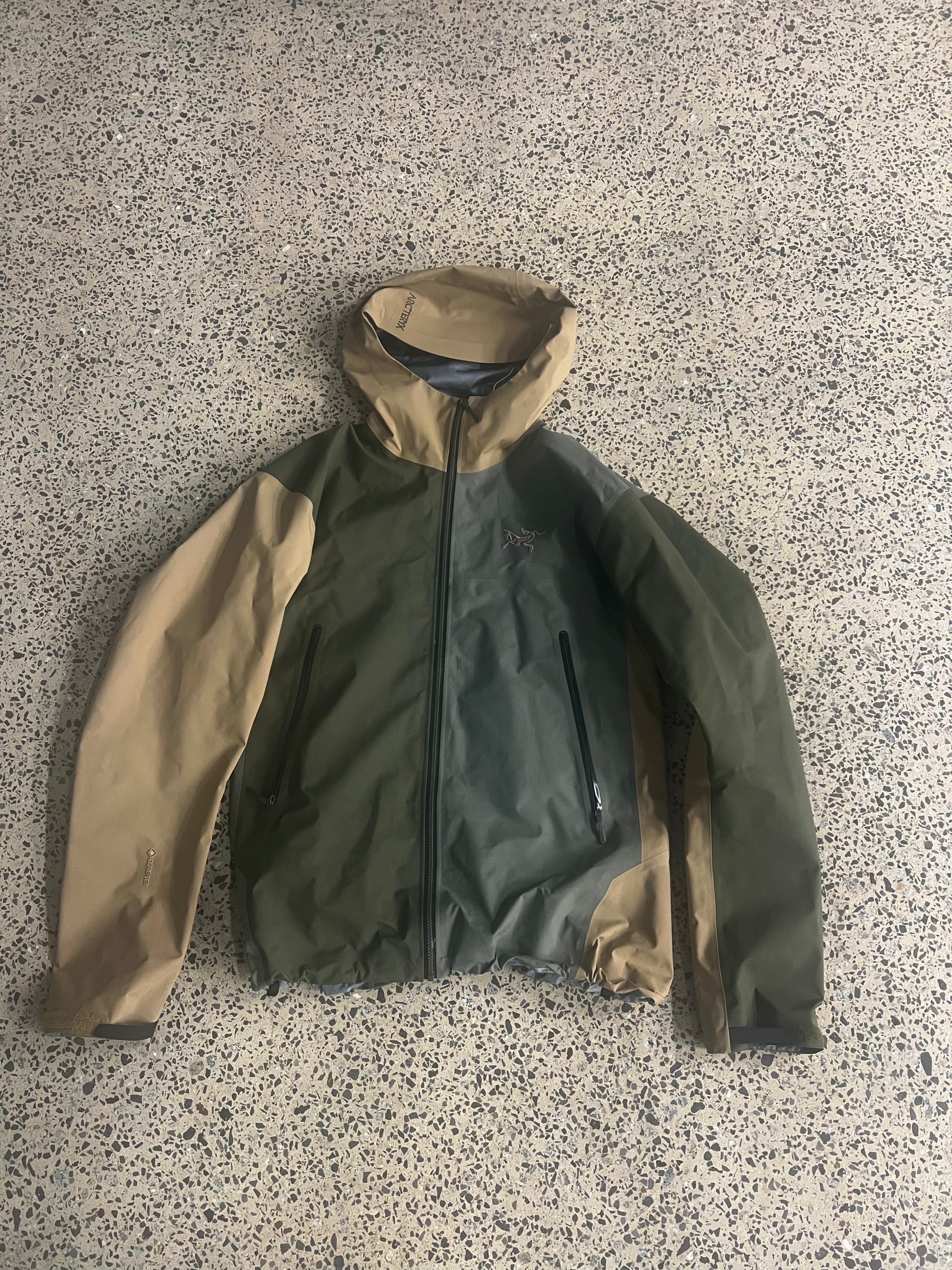 Arc’teryx Olive/Brown Beta AR Gore-Tex Pro Shell Jacket (M)
