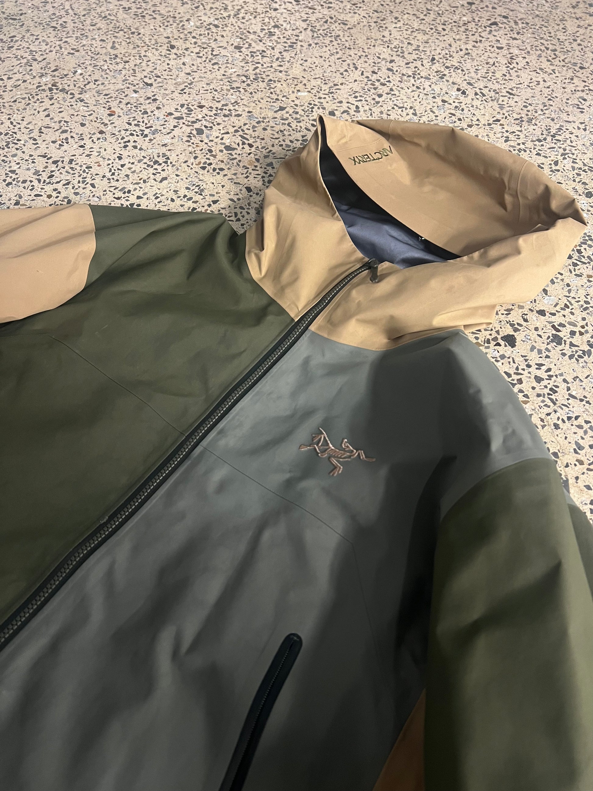 Arc’teryx Olive/Brown Beta AR Gore-Tex Pro Shell Jacket (M)