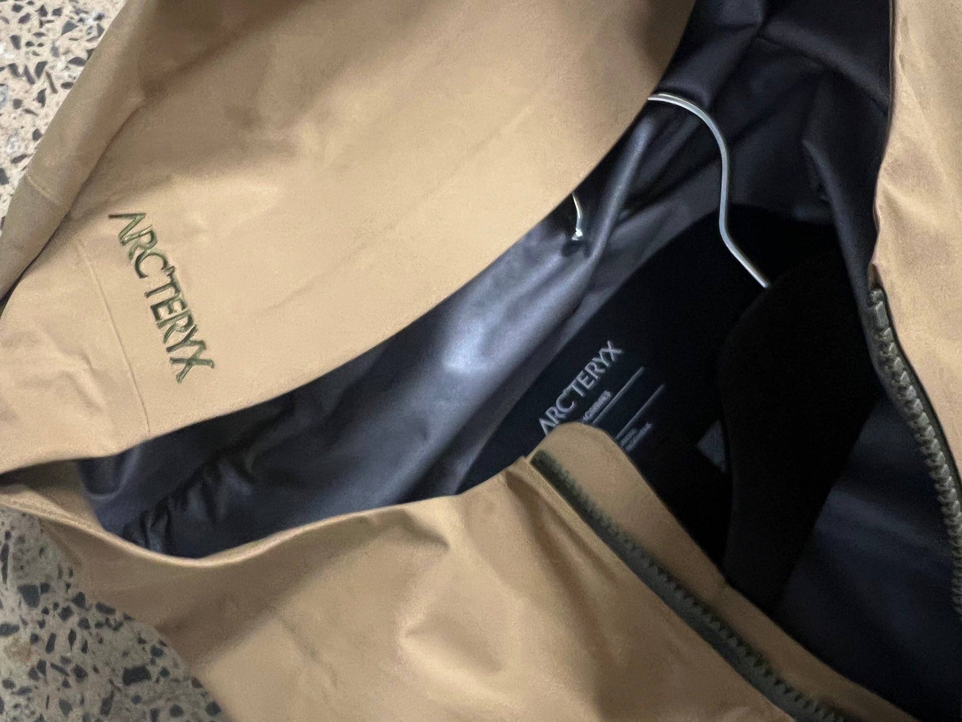 Arc’teryx Olive/Brown Beta AR Gore-Tex Pro Shell Jacket (M)